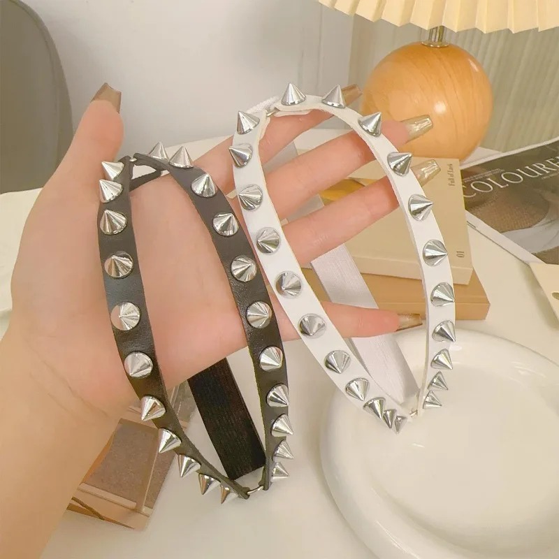 Double Row Cone Spike Leg Gart - Body Jewelry Ends recension och pris
