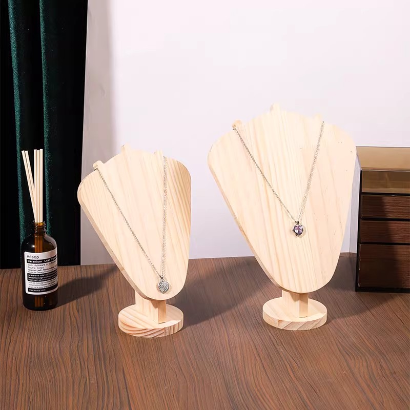 Wood Necklace Display Stand, J - Body Jewelry Holder recension och pris